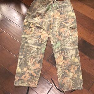 Camo 38-40 waist 32 length cargo pants